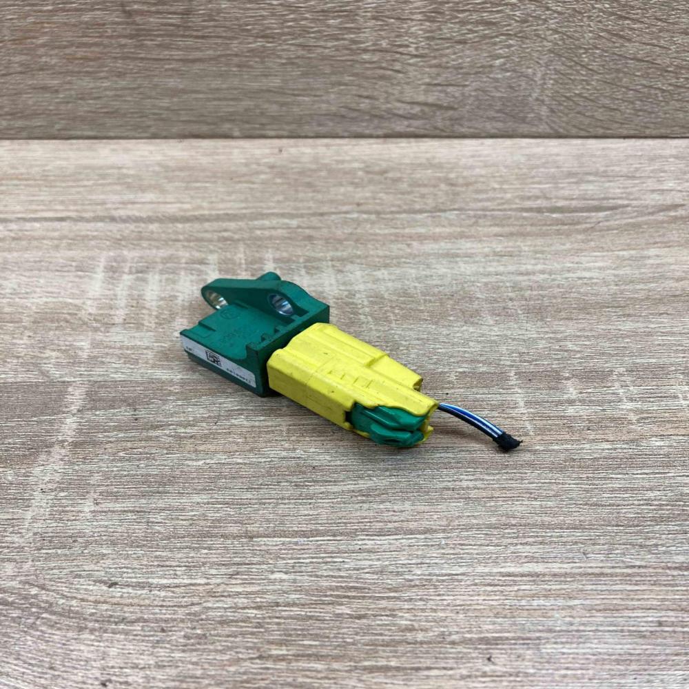 3C0909606   Airbag deployment crash/impact sensor Volkswagen PASSAT B6