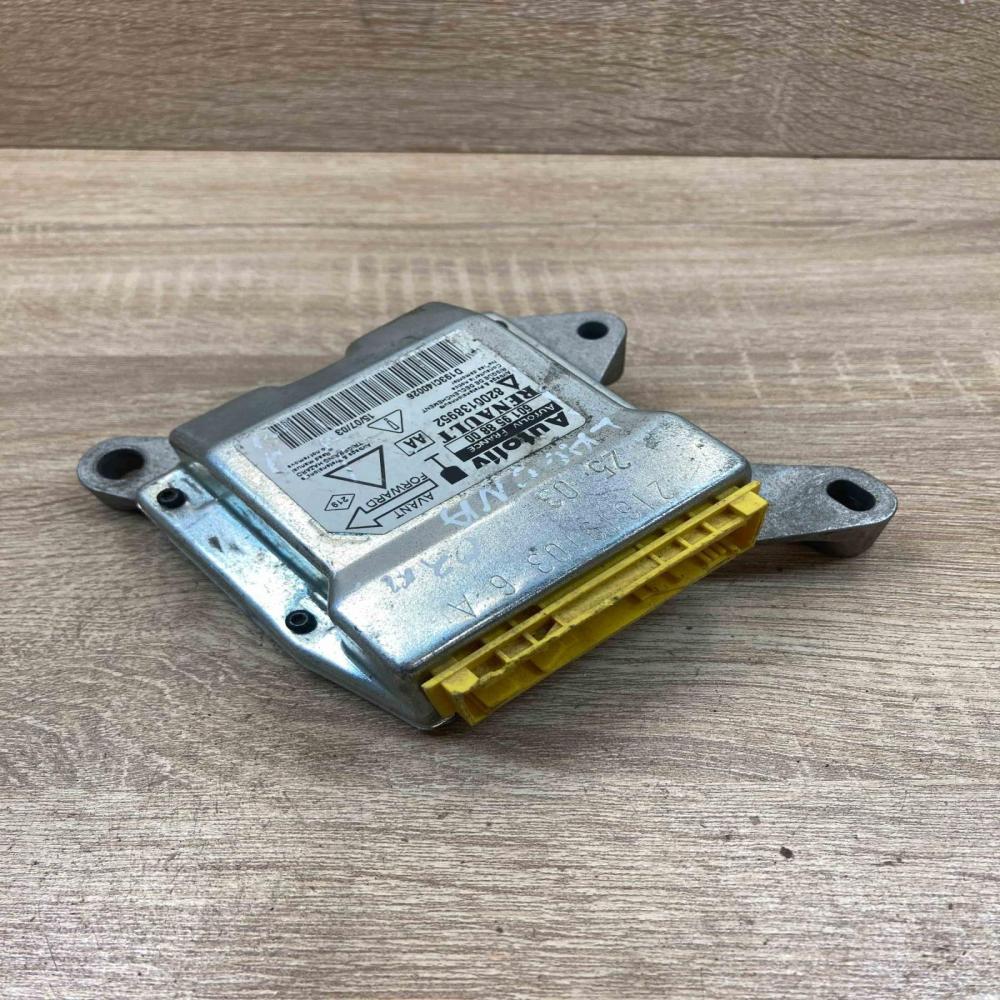 8200138952 601958800  Airbag control unit/module Renault Laguna II