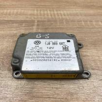1J0909607   Airbag control unit/module Audi A4 S4 B5 8D