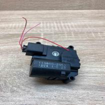 113800 2051   Air flap motor/actuator Toyota Avensis T250