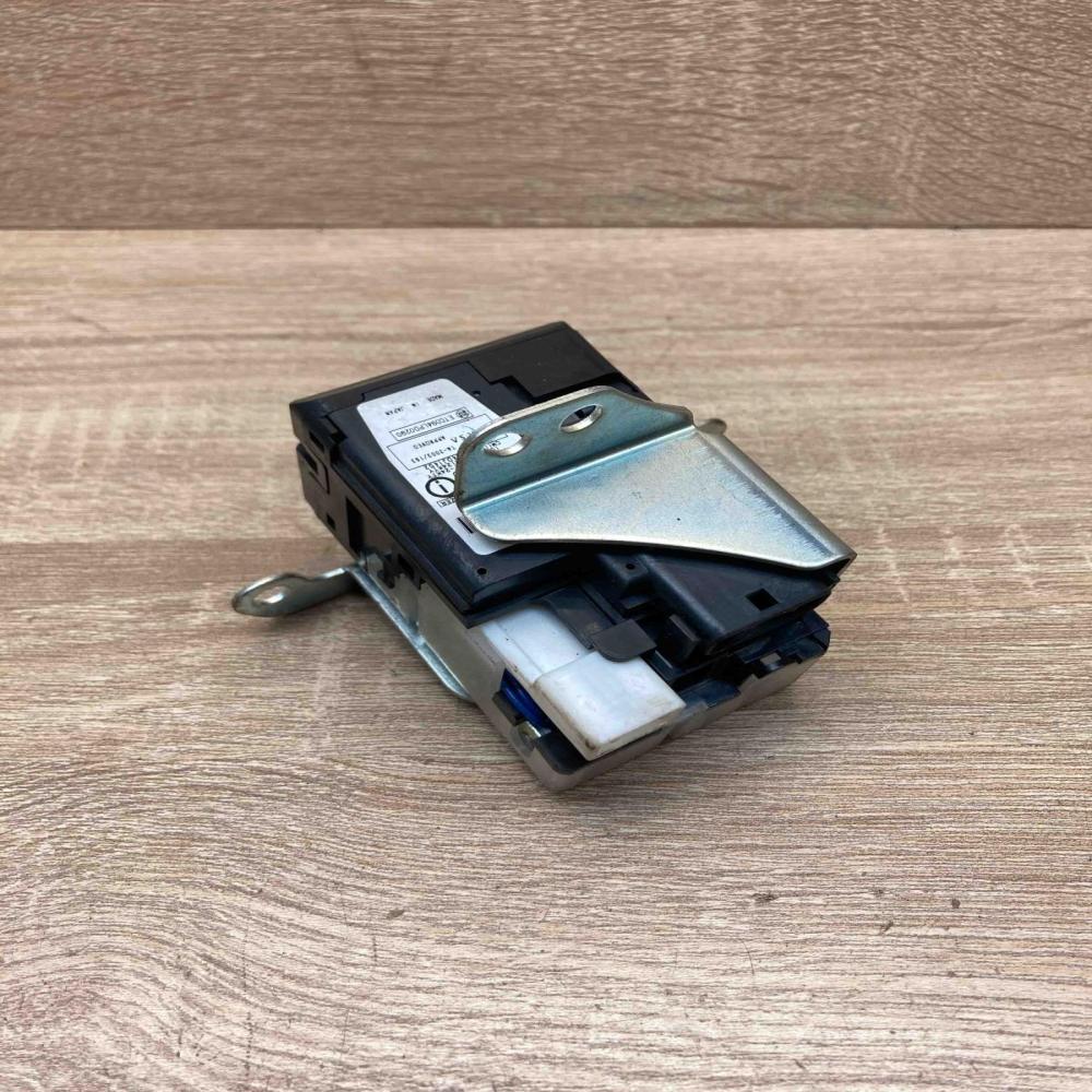 2584A R124KTY 2004DJ1452  Ignition lock Toyota Corolla Verso AR10