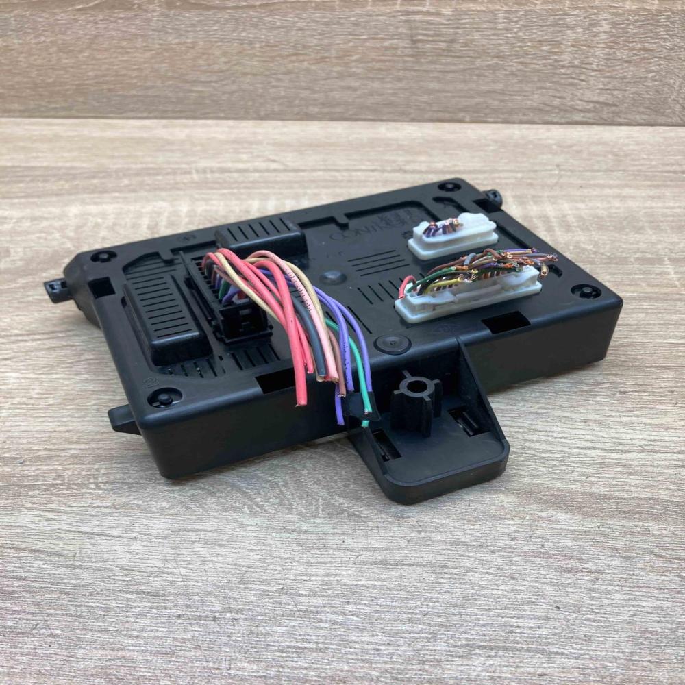 8200652284 28118124 5A 591813 Comfort/convenience module Renault Clio III