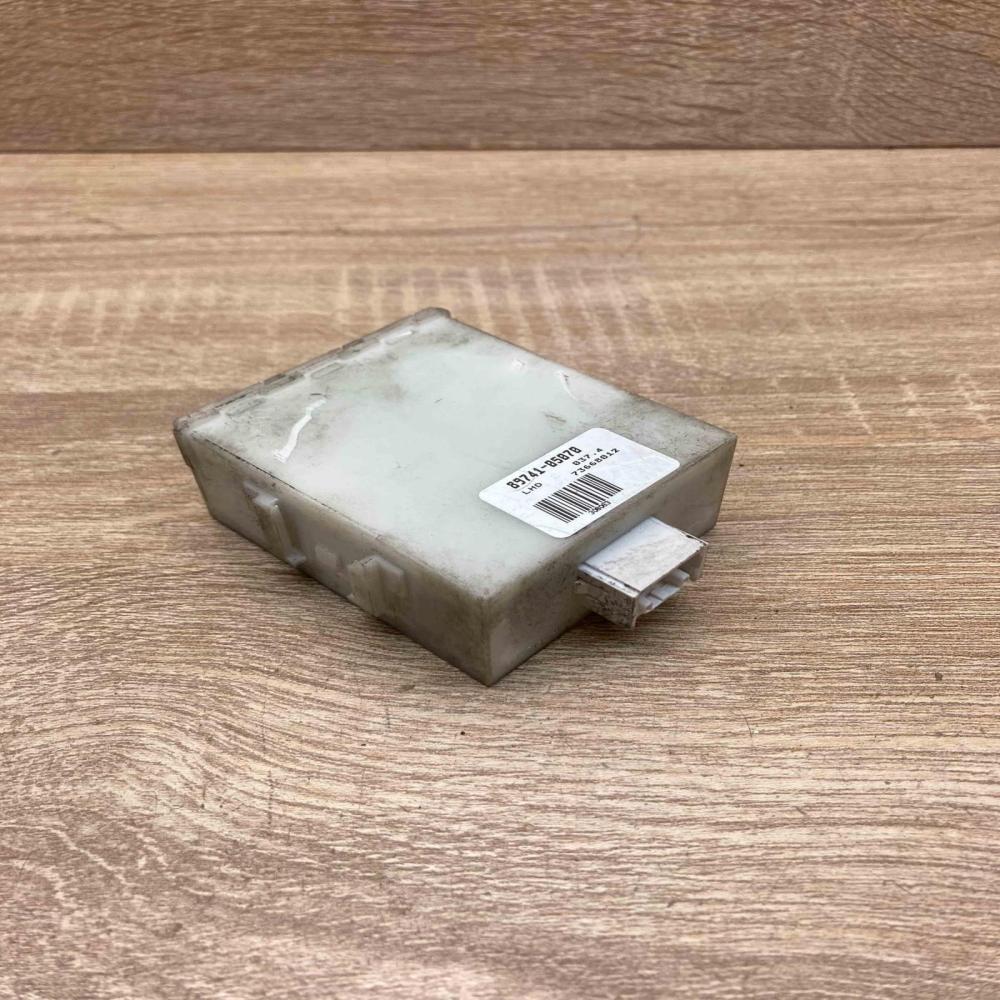 89741 05070 73668012  Door control unit/module Toyota Avensis T250