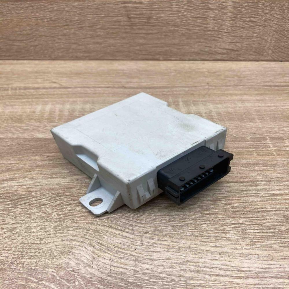 150696   Window wiper relay Toyota Avensis T250