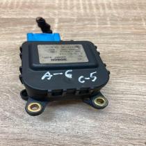 132801129 4B1820511C  Air flap motor/actuator Audi A6 S6 C5 4B