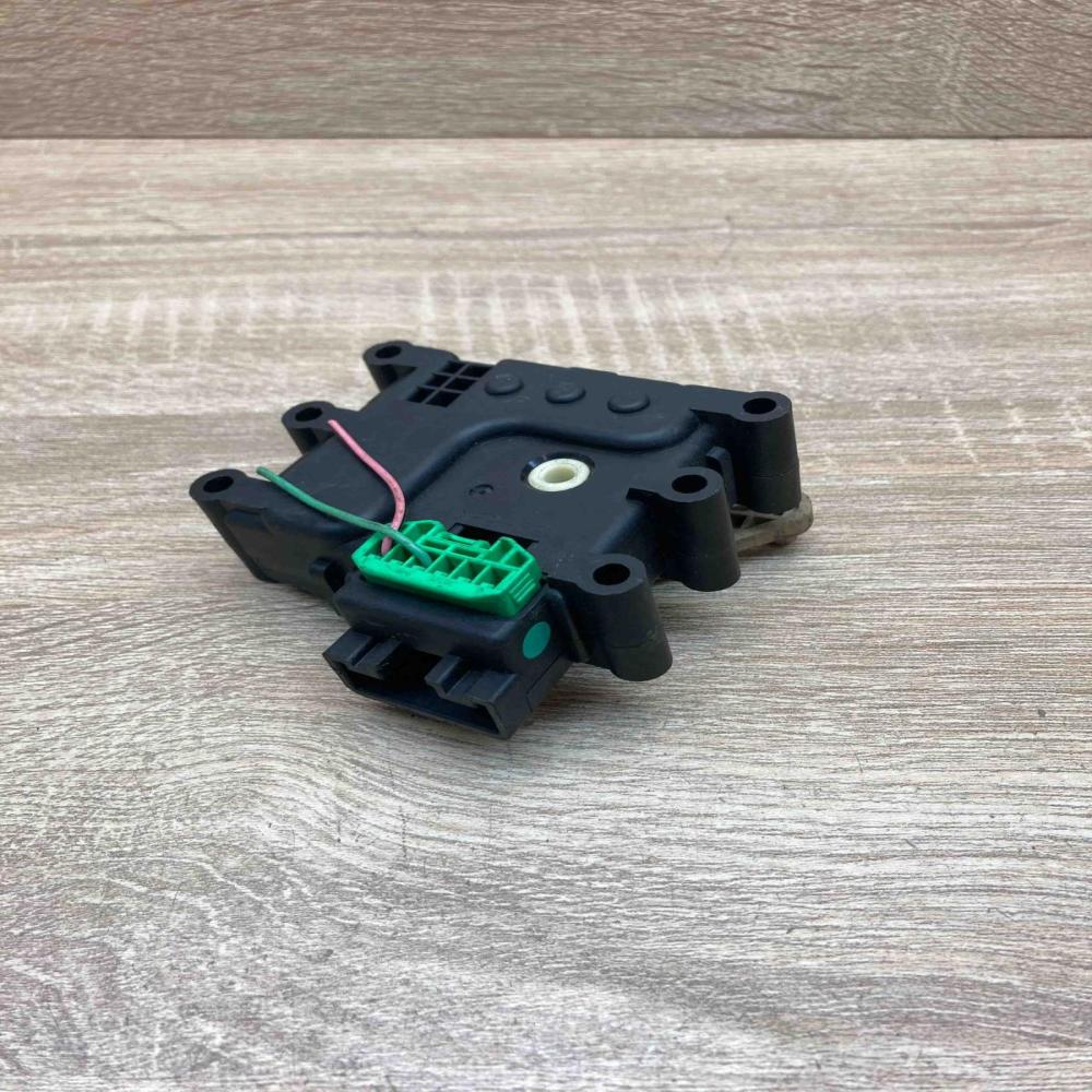 2X04P   Air flap motor/actuator Mazda 6