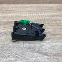 2X04P   Air flap motor/actuator Mazda 6
