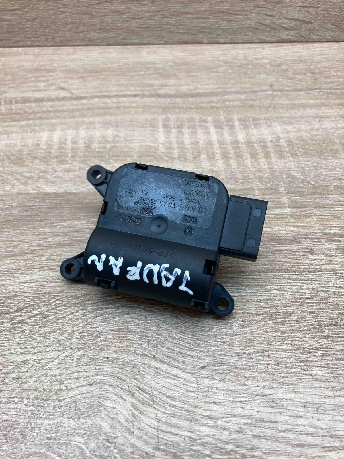 132801338   Air flap motor/actuator Audi A3 S3 8P