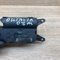 132801337 983381F E  Air flap motor/actuator Volkswagen PASSAT B6