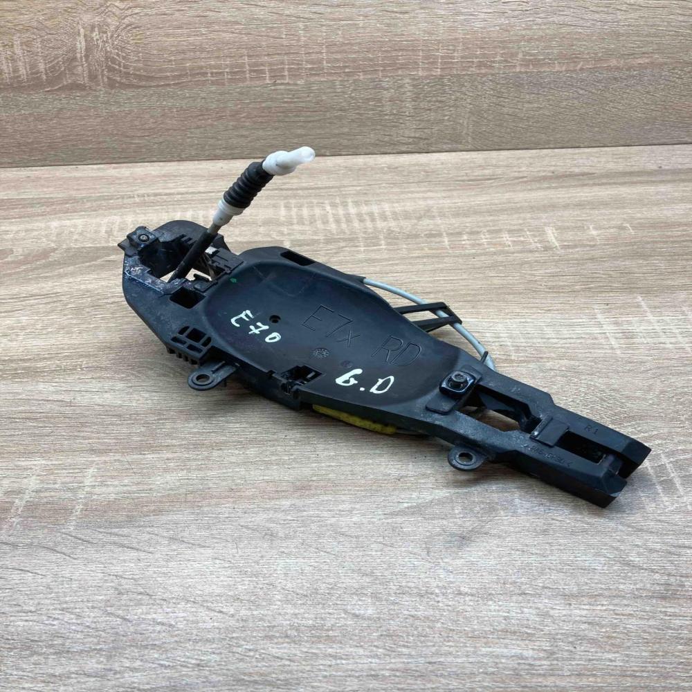 7180011 Rear Right Side Door Handle Outside  Rear door exterior handle/bracket B