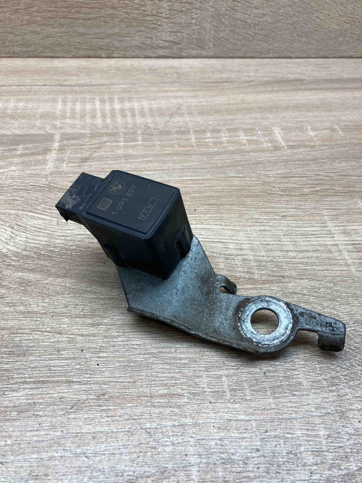 1093697   Headlight/headlamp level sensor BMW 5 E60 E61