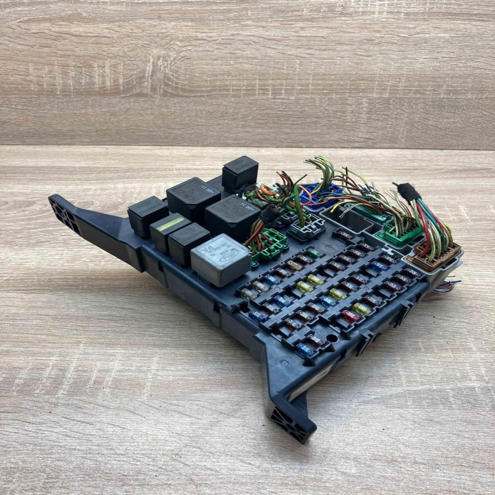 1S7T 14A073 AE   Fuse module Ford Mondeo Mk III