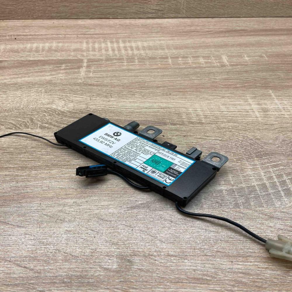 8364084   Aerial antenna amplifier BMW 7 E38