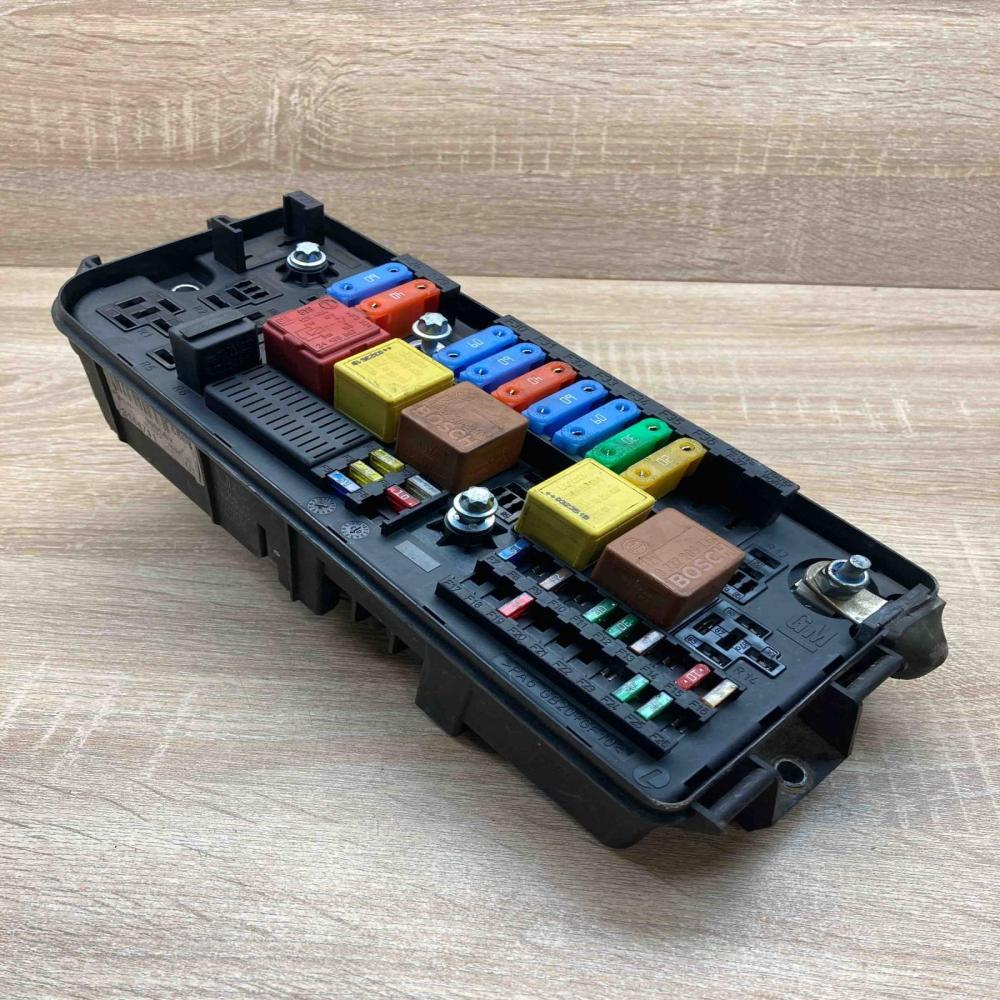 13144711 519068027 US Fuse module Opel Signum