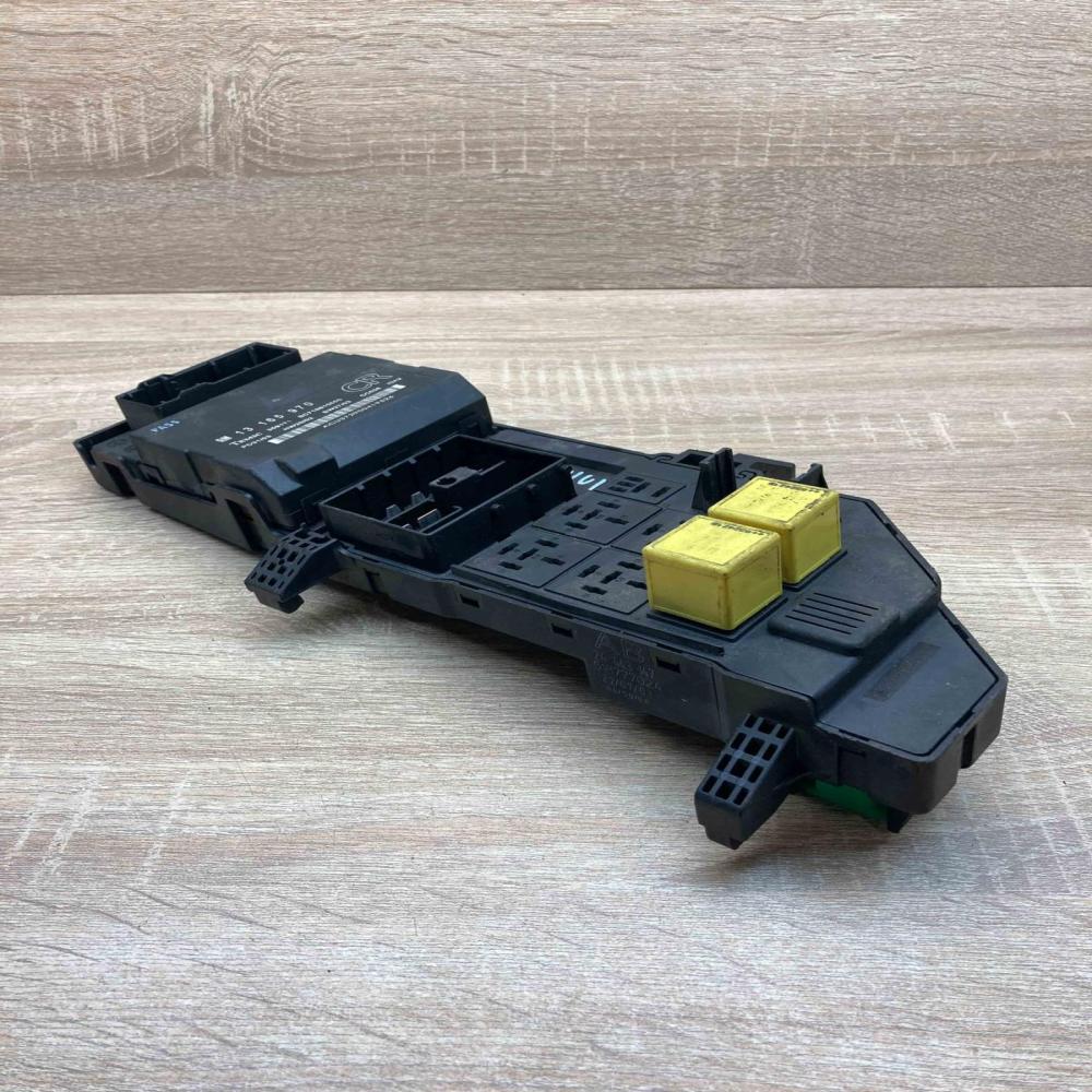 13165970 24443147 AB Fuse module Opel Vectra C