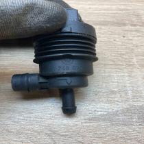1748875   Vacuum valve BMW 5 E39