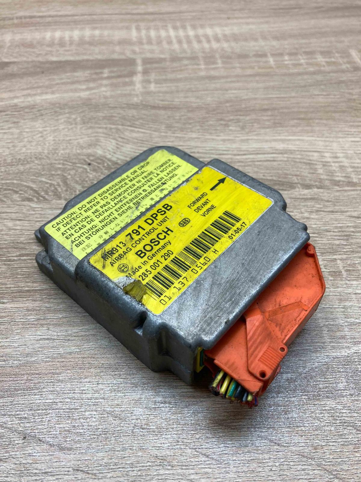 MR913791DPSB 0285001290  Airbag control unit/module Mitsubishi Carisma