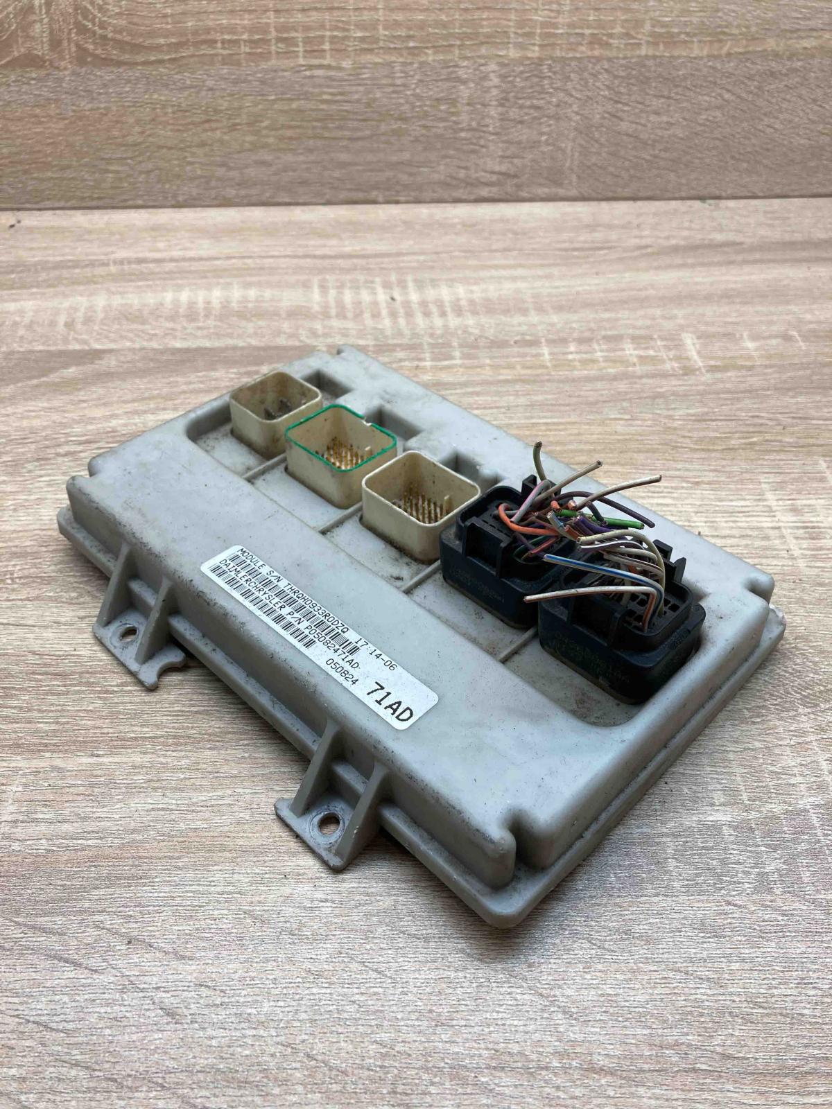 P05082471AD 71AD  Central body control module Chrysler Voyager