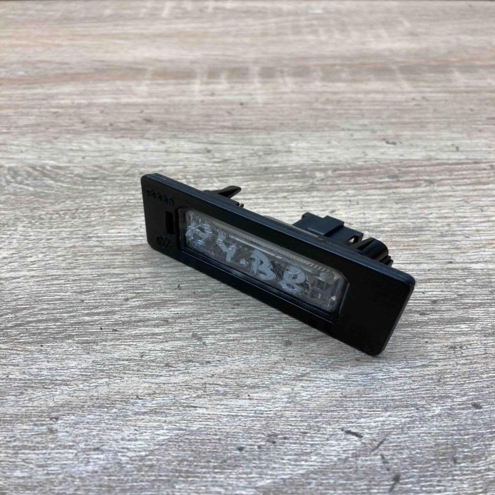8T0943021   Number plate light Volkswagen PASSAT B6