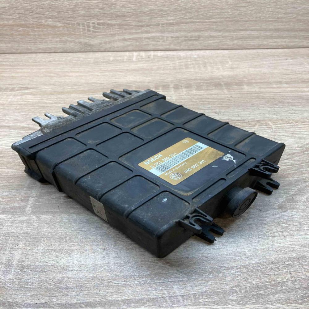 1H0907311 0261200701  Engine control unit/module ECU Volkswagen Golf III