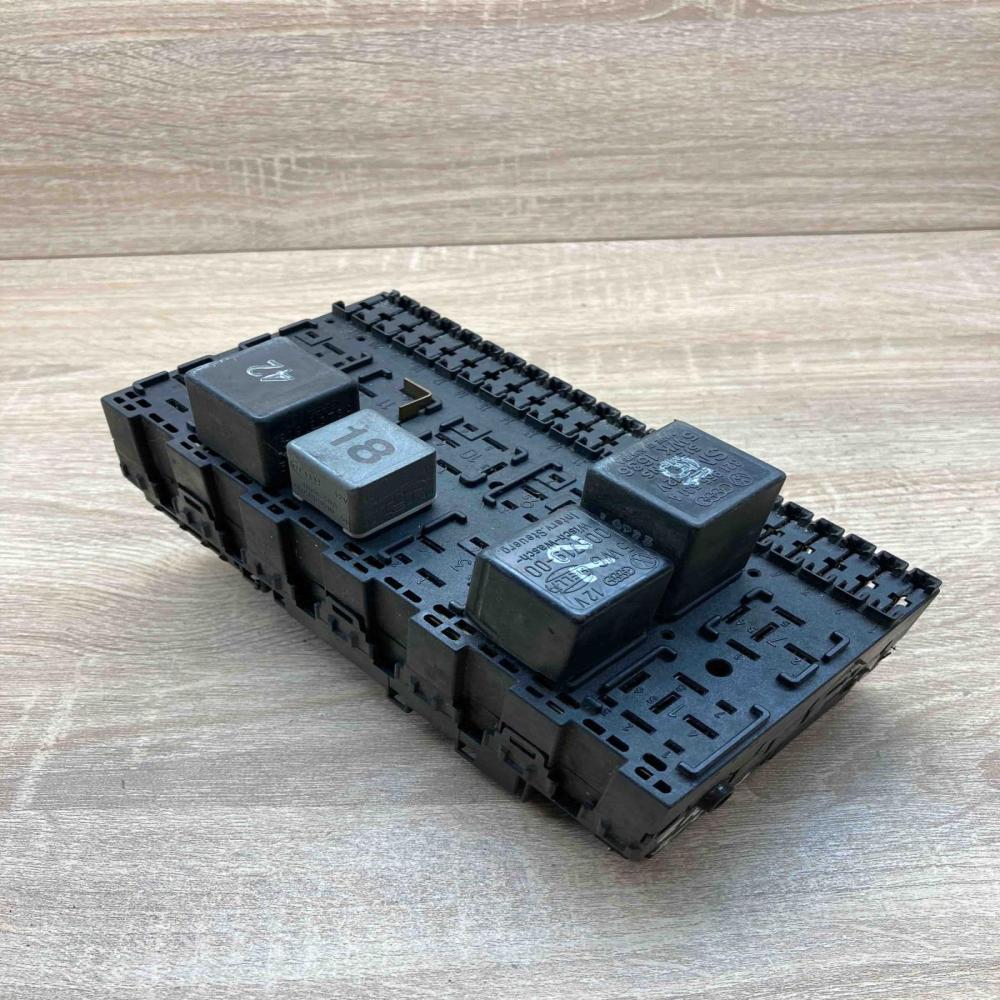 357937039   Fuse module Volkswagen Transporter - Caravelle T4