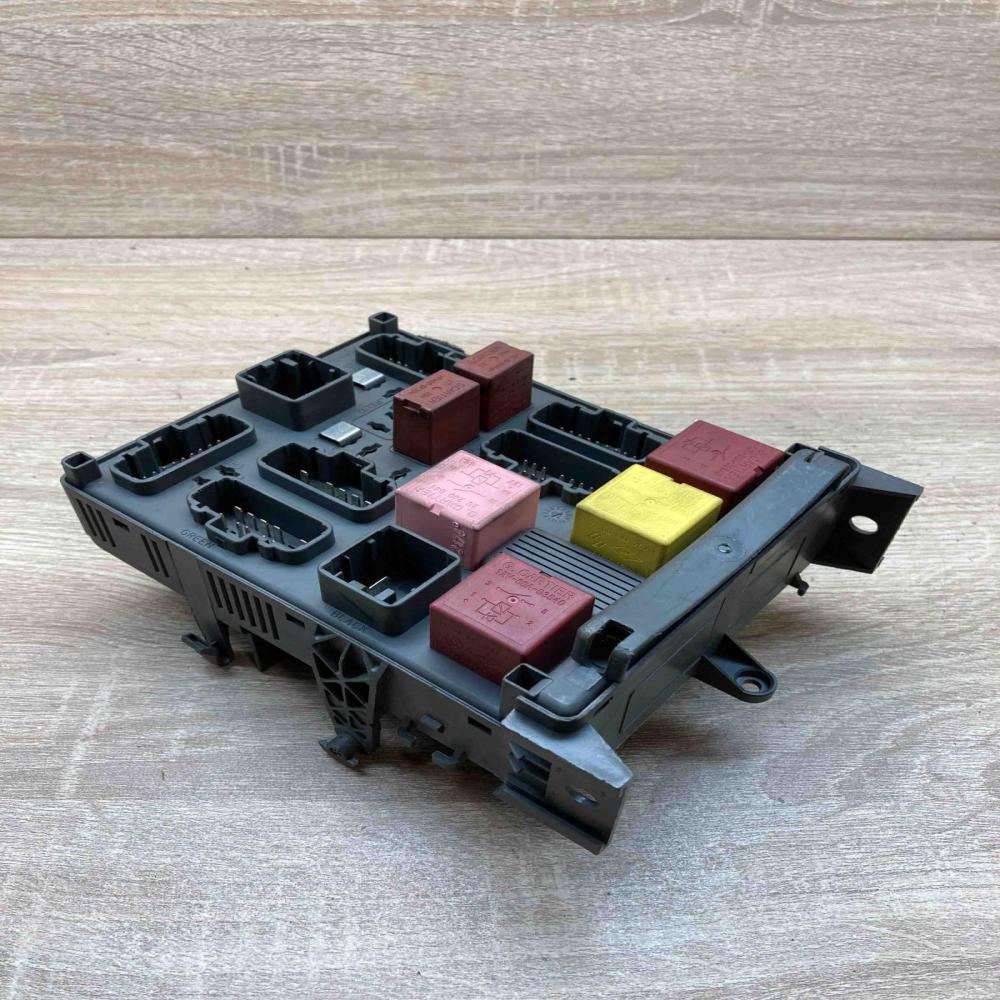 8200447440 518835111  Fuse module Renault Vel Satis