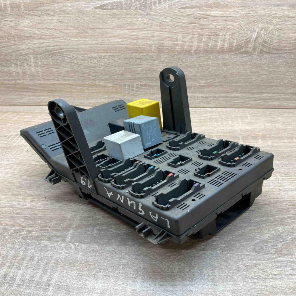7700821586   Fuse module Renault Laguna I