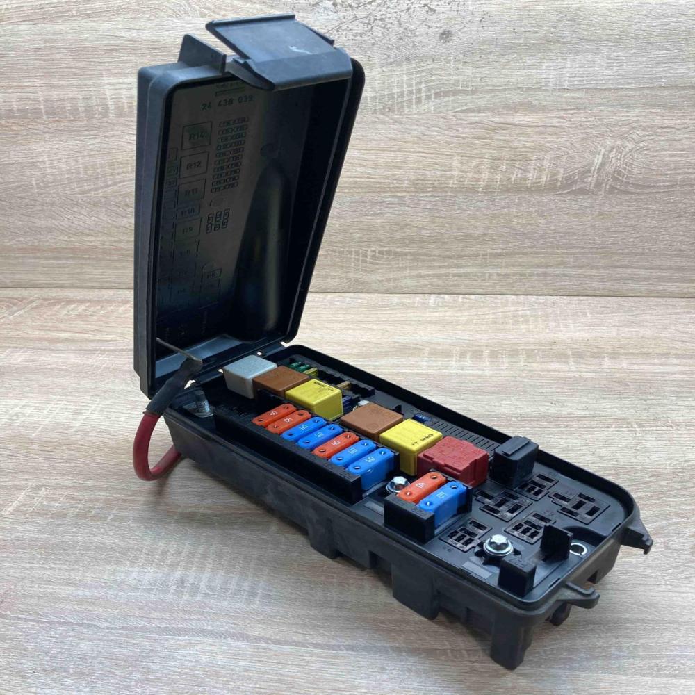 13172979 519067201 460023260 Fuse module Opel Vectra C