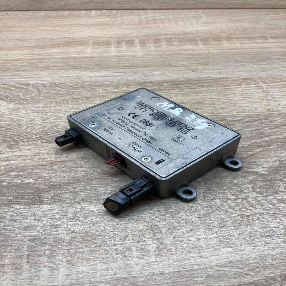 2118200885 0681  Aerial antenna amplifier Mercedes-Benz E W211
