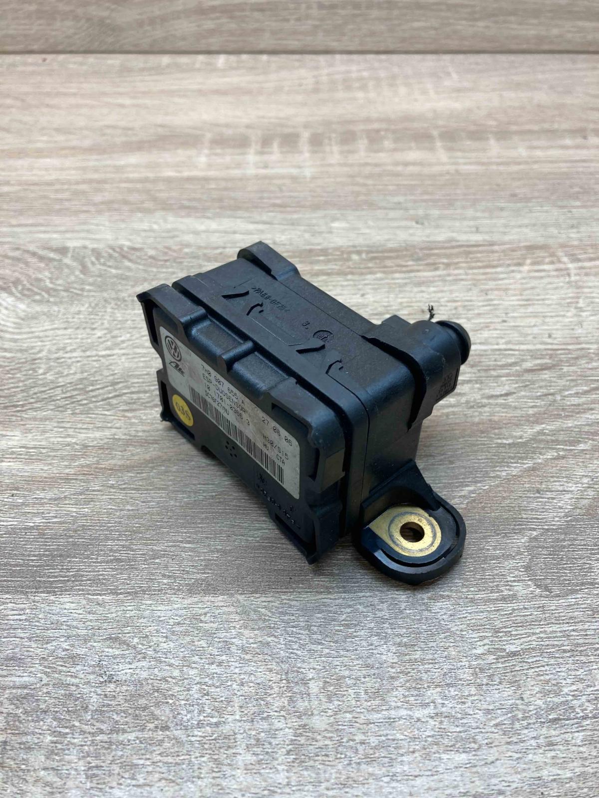 7H0907655A 101701 03663  ESP acceleration yaw rate sensor Audi A3 S3 8P