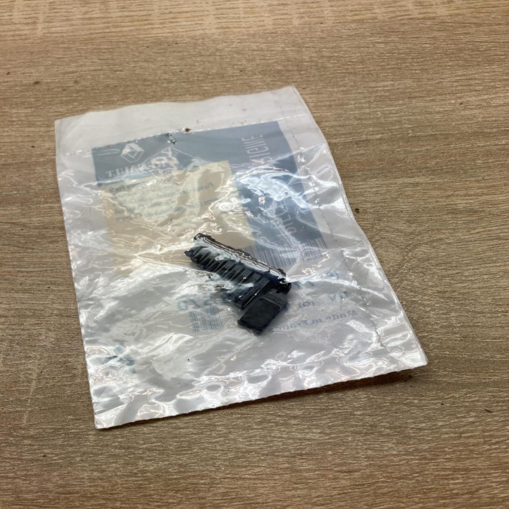 7700838570   Windshield trim Renault Megane II