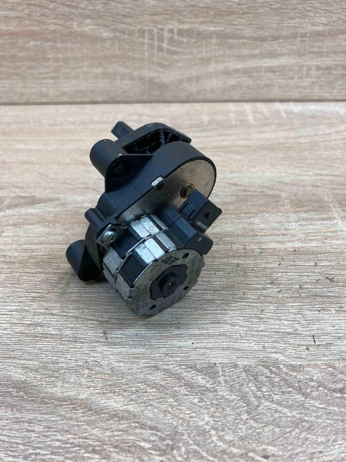 7M0907511D 95NW19E61SA  Air flap motor/actuator Seat Alhambra (Mk1)