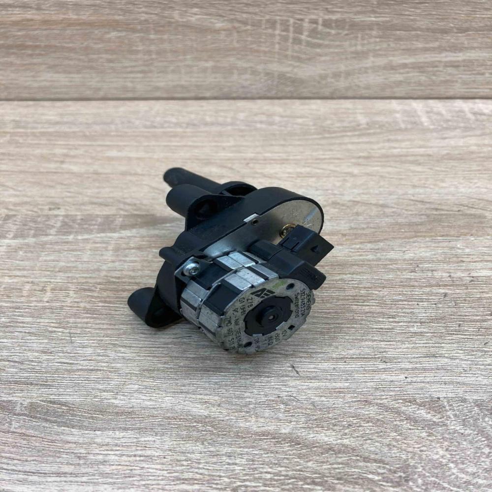 532948321A 7M0907511B  Air flap motor/actuator Volkswagen Sharan