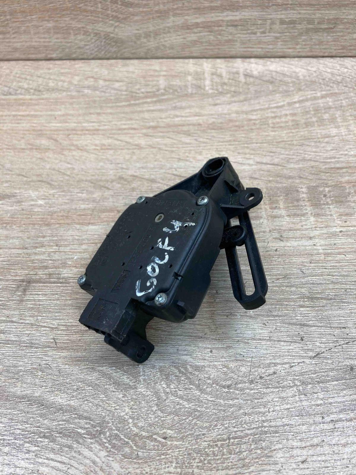 1J0907511 6NN007626 00  Air flap motor/actuator Volkswagen Golf IV