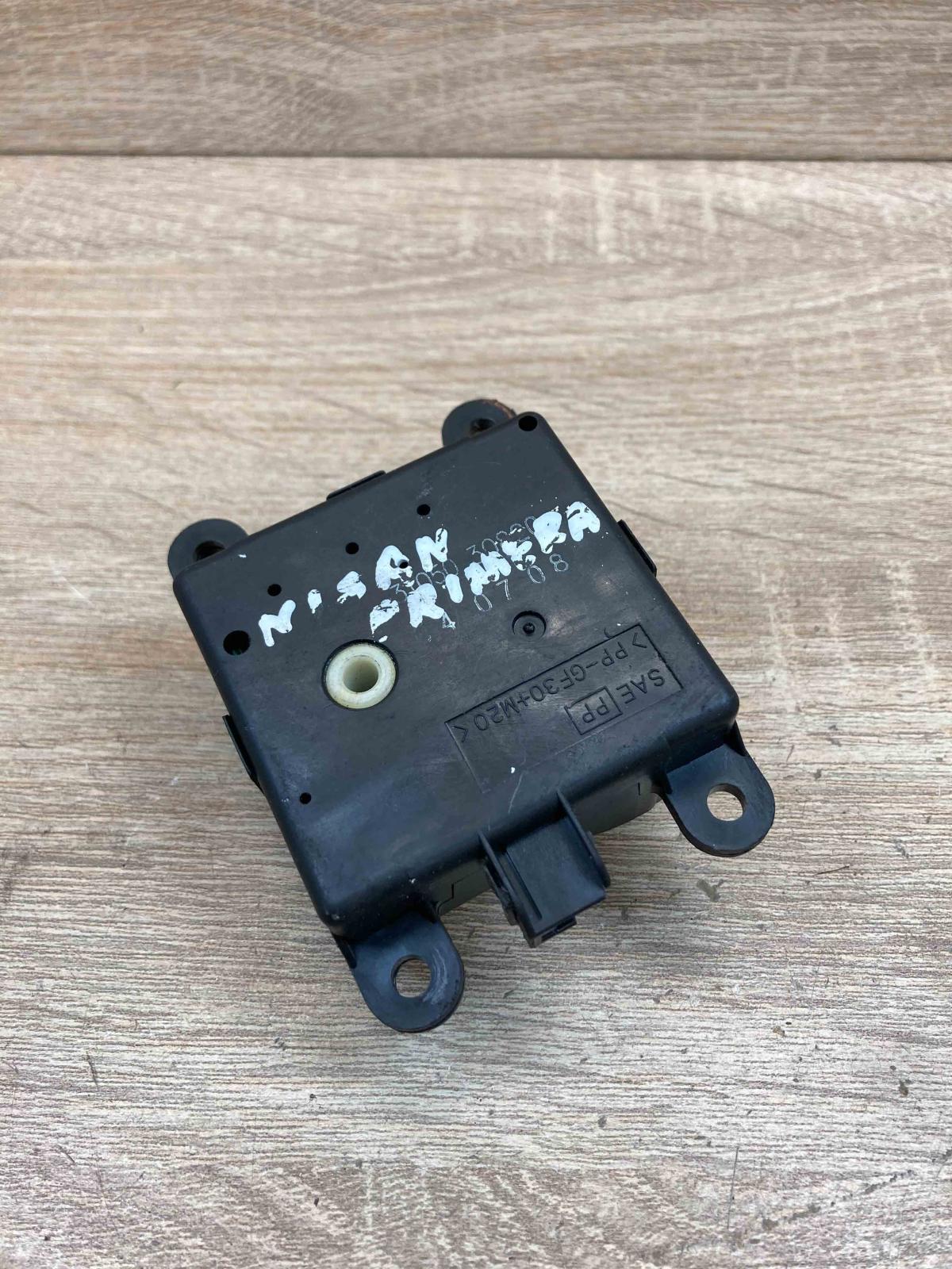 3T050 30820 40708  Air flap motor/actuator Nissan Primera