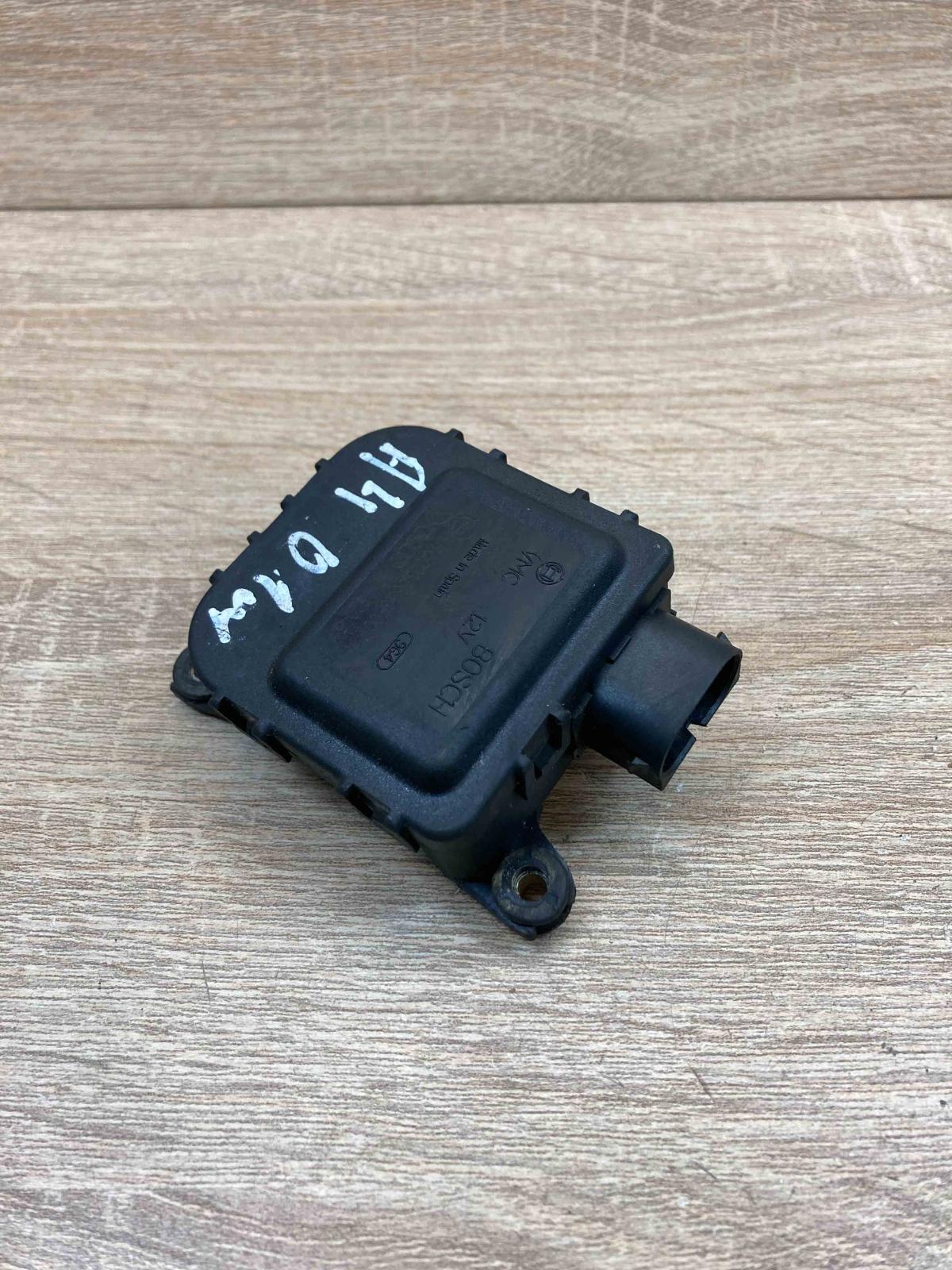 0132801149   Air flap motor/actuator Audi A6 S6 C5 4B