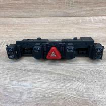 2108200151 679305 Q0526124 27 Hazard light switch Mercedes-Benz E W210