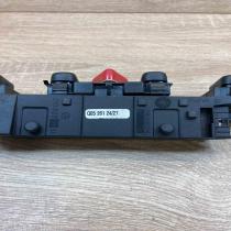 2108200151 679305 Q0526124 27 Hazard light switch Mercedes-Benz E W210