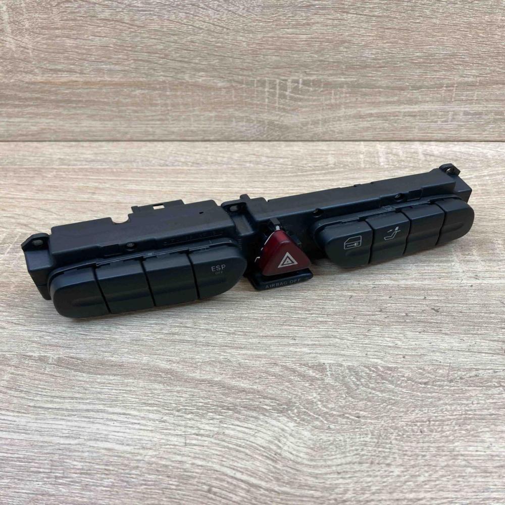 2038203710 3306010102  Hazard light switch Mercedes-Benz C W203