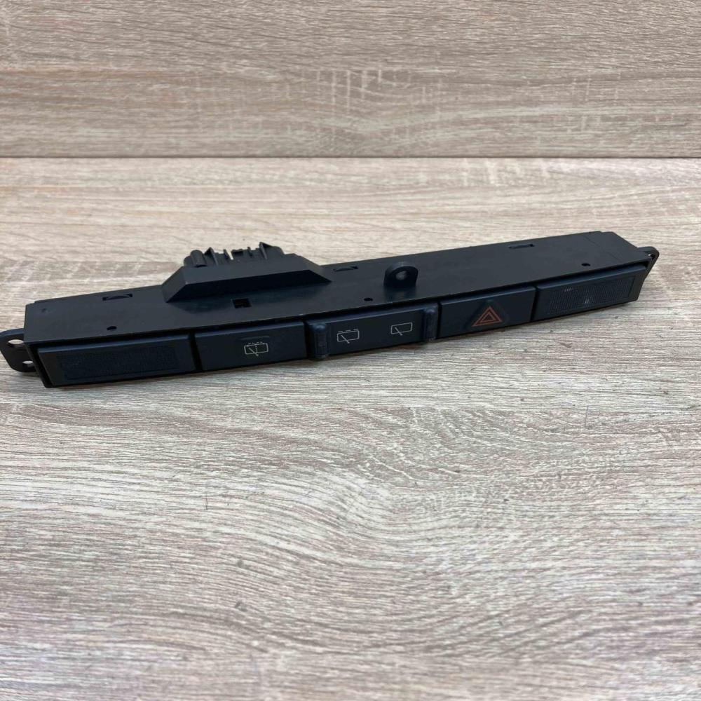 04685925AA 130711034 746 77464 Hazard light switch Chrysler Voyager