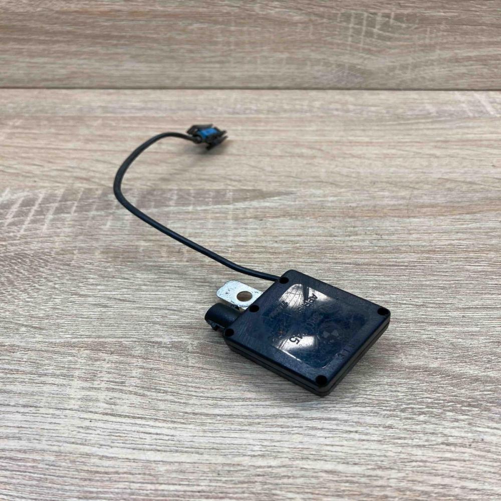 8380945   Antenna control unit BMW X5 E53