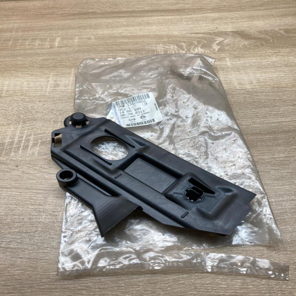 13120852 1406189  Front bumper mounting bracket Opel Corsa C