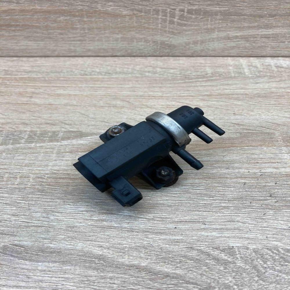 2246175 72190323  Turbo solenoid valve BMW 5 E39