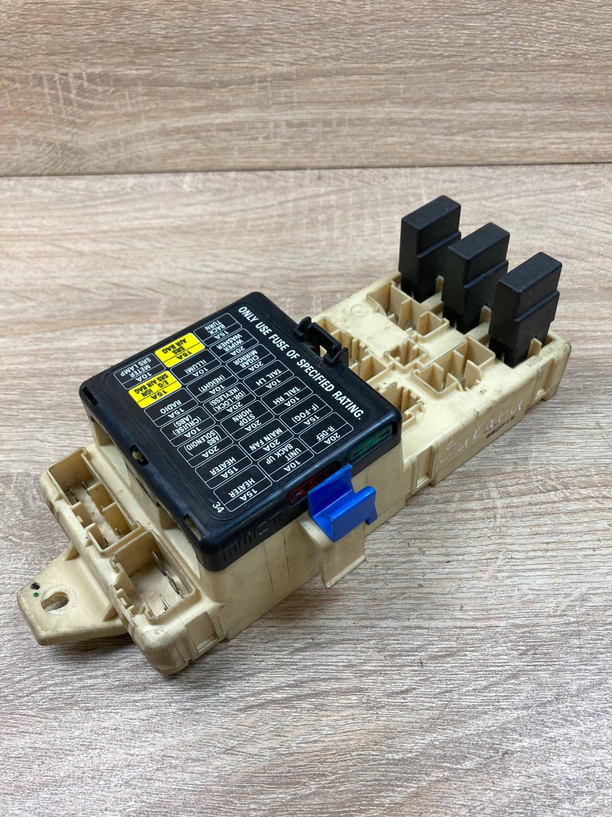 960713   Fuse module Subaru Legacy