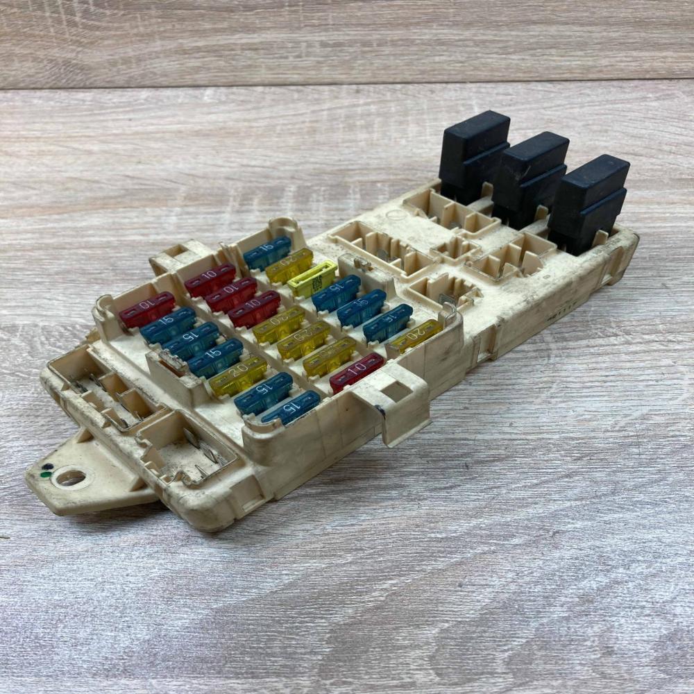 921117   Fuse module Subaru Impreza I