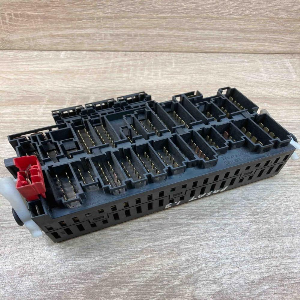 357937039   Fuse module Volkswagen PASSAT B3