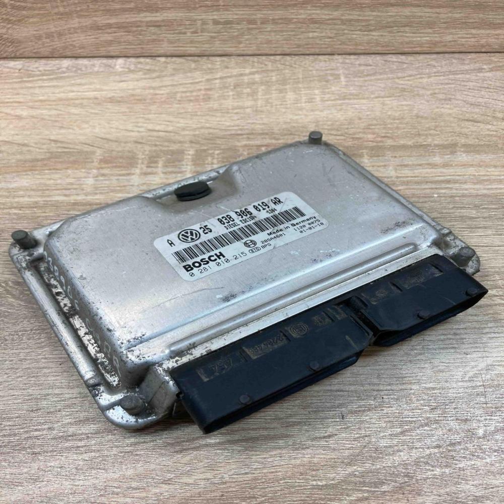 038906019AR 0281010215  Engine control unit/module ECU Volkswagen Golf IV