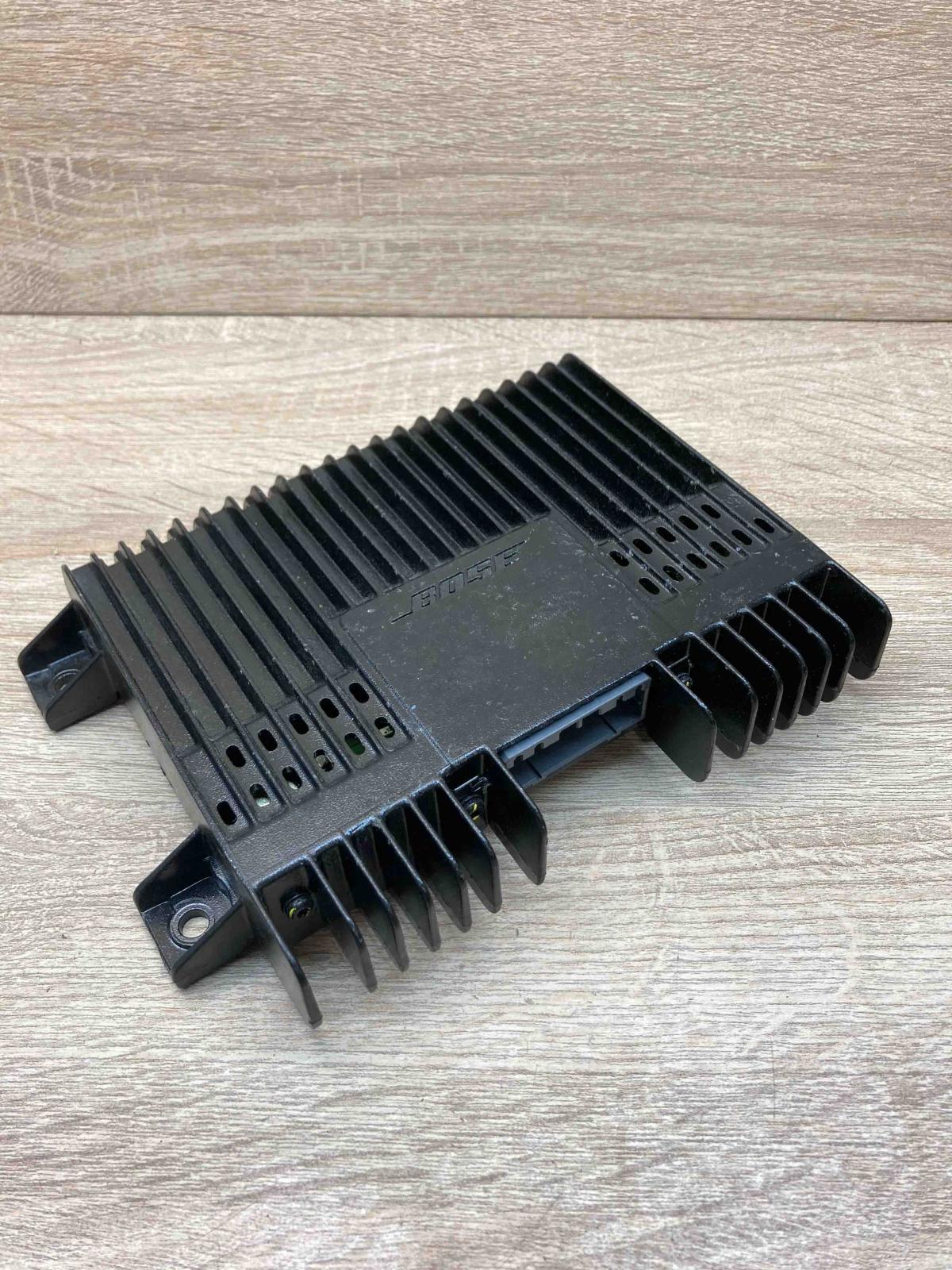 8L0035223 256014  Sound amplifier Audi A3 S3 8L