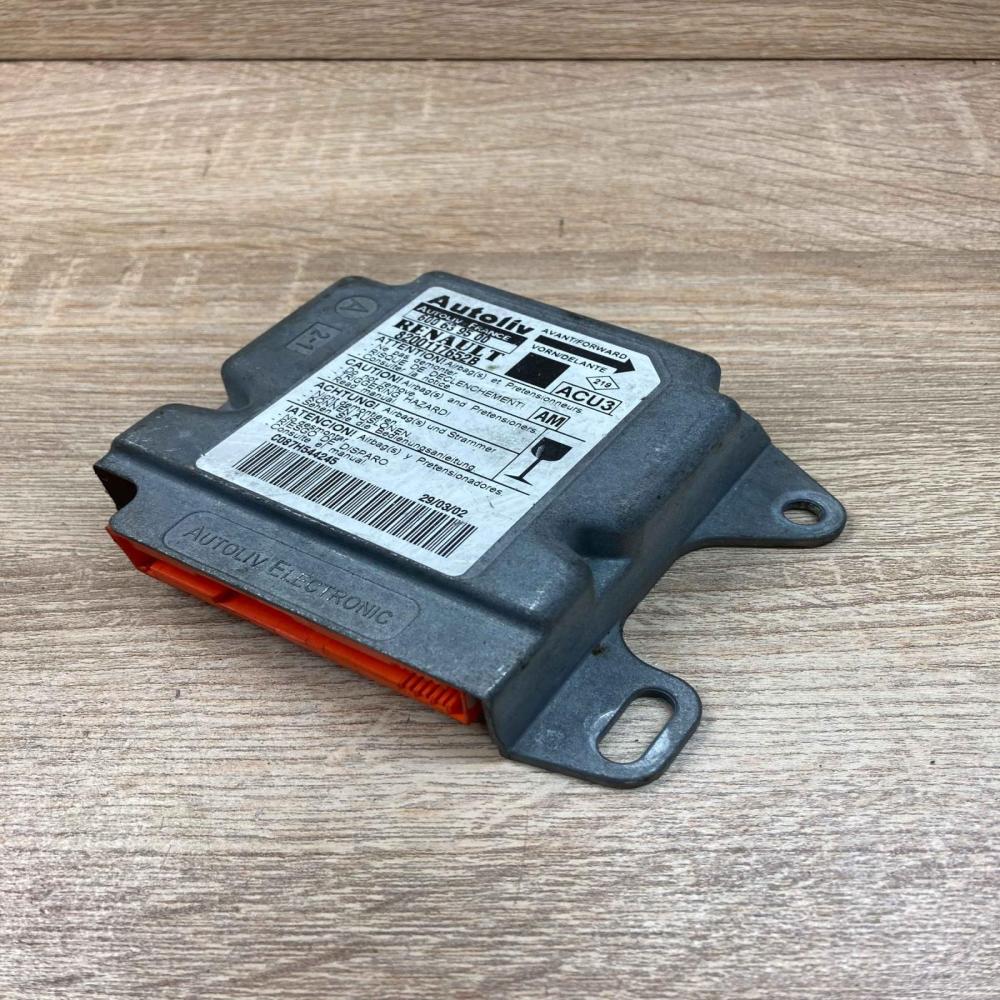 600639500 8200117652B  Airbag control unit/module Renault Scenic I