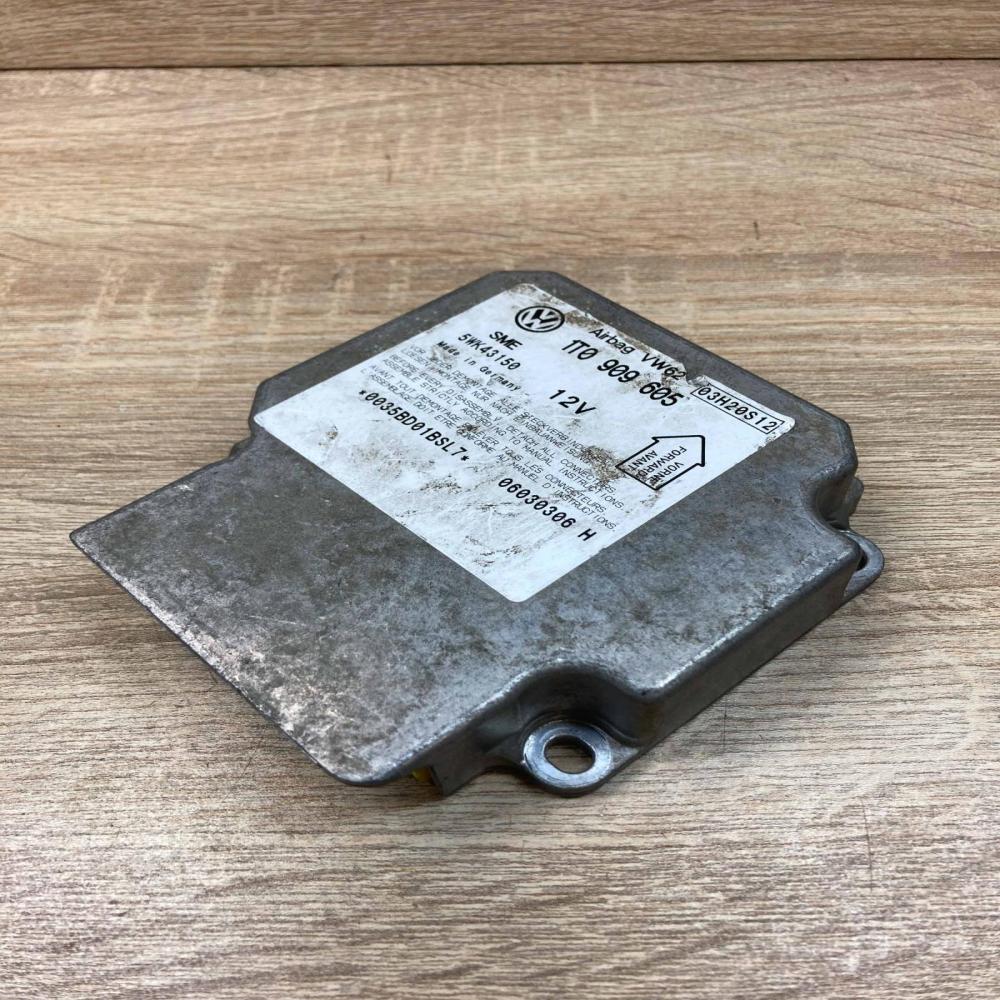 1T0909605   Airbag control unit/module Volkswagen Touran I